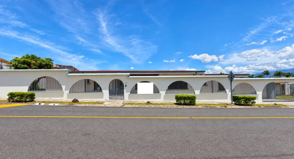 Casa en venta en Escazú, San José – Casa en Urbanizacion Pinar del Rio, Guachipelin Escazu