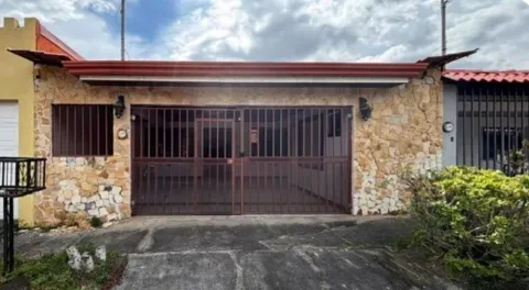 Casa en venta en Barva, Heredia – Casa en Residencial El Portico, Barva, Heredia