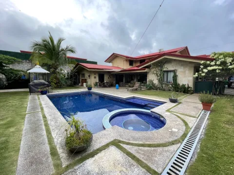 Casa en venta en Santa Ana, San José – Casa en Urbanizacion Rio Oro, Santa Ana