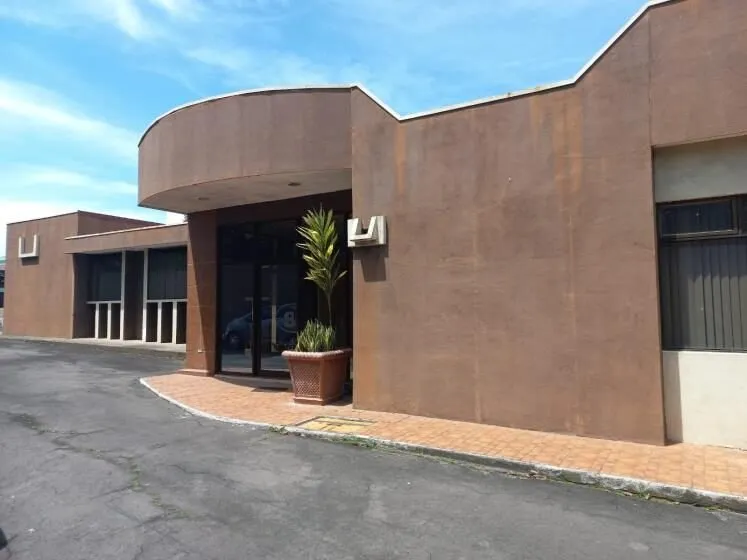 Casa en venta en Ulloa, Heredia, Heredia – Se Vende Casa Comercial en Heredia, Ulloa, Lagunilla al costado este de la Iglesia Católica.