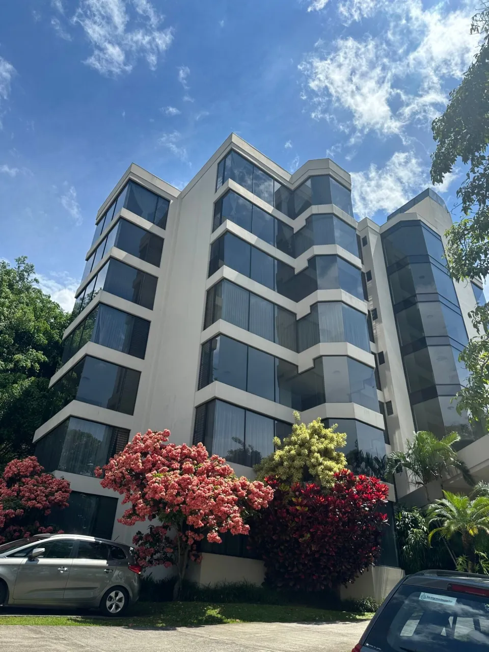 Apartamento en venta en Escazú, San José – Apartamento en Condominio Altos de Mayorca, Escazú