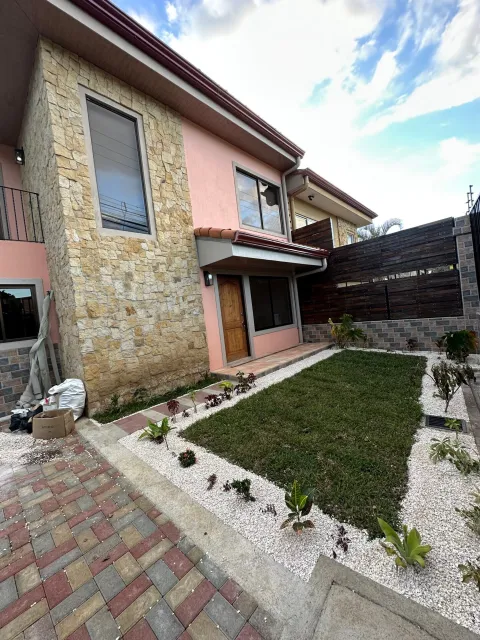 Casa en alquiler en Santa Ana, San José – Casa en Piedades de Santa Ana, Uso Mixto