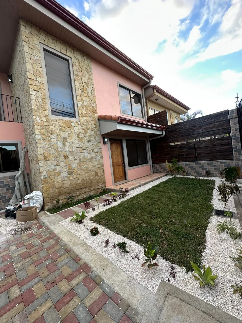 Casa en alquiler en Santa Ana, San José – Casa en Piedades de Santa Ana, Uso Mixto