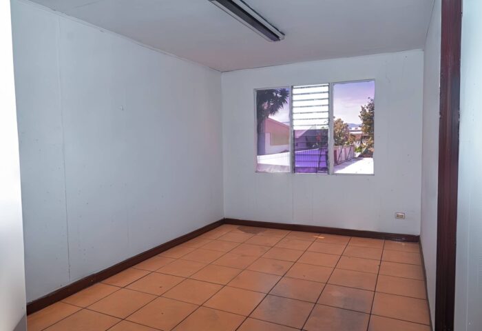 Edificio-2-niveles-ubicado-en-San-Juan-de-Tibas-17