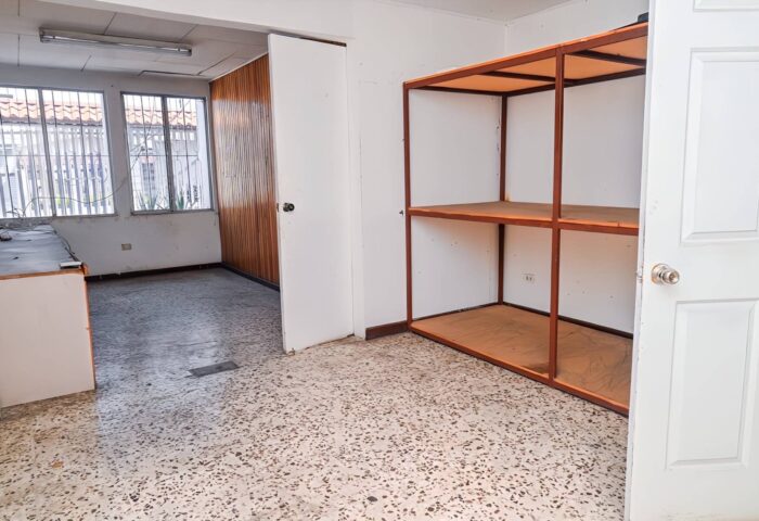 Edificio-2-niveles-ubicado-en-San-Juan-de-Tibas-22