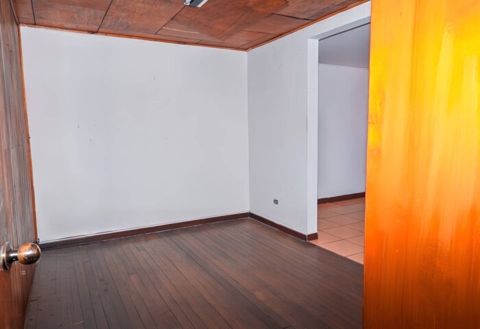 Edificio-2-niveles-ubicado-en-San-Juan-de-Tibas-25