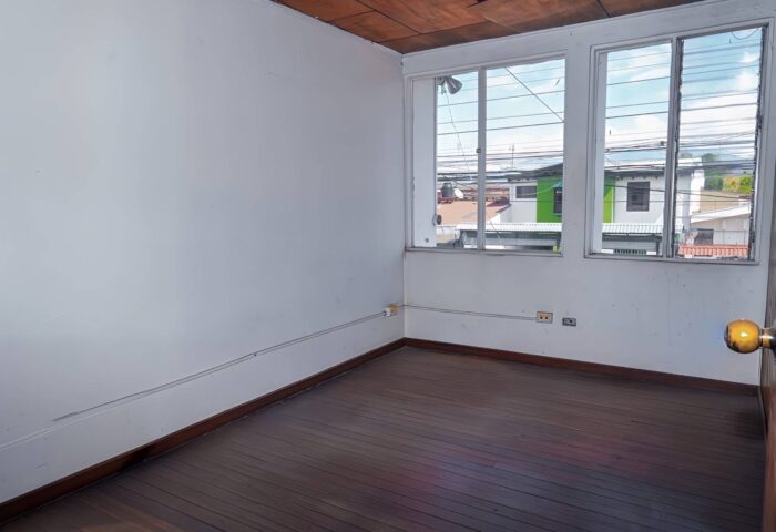 Edificio-2-niveles-ubicado-en-San-Juan-de-Tibas-30